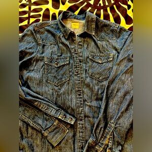 Gap western style Jean shirt M with snap button.